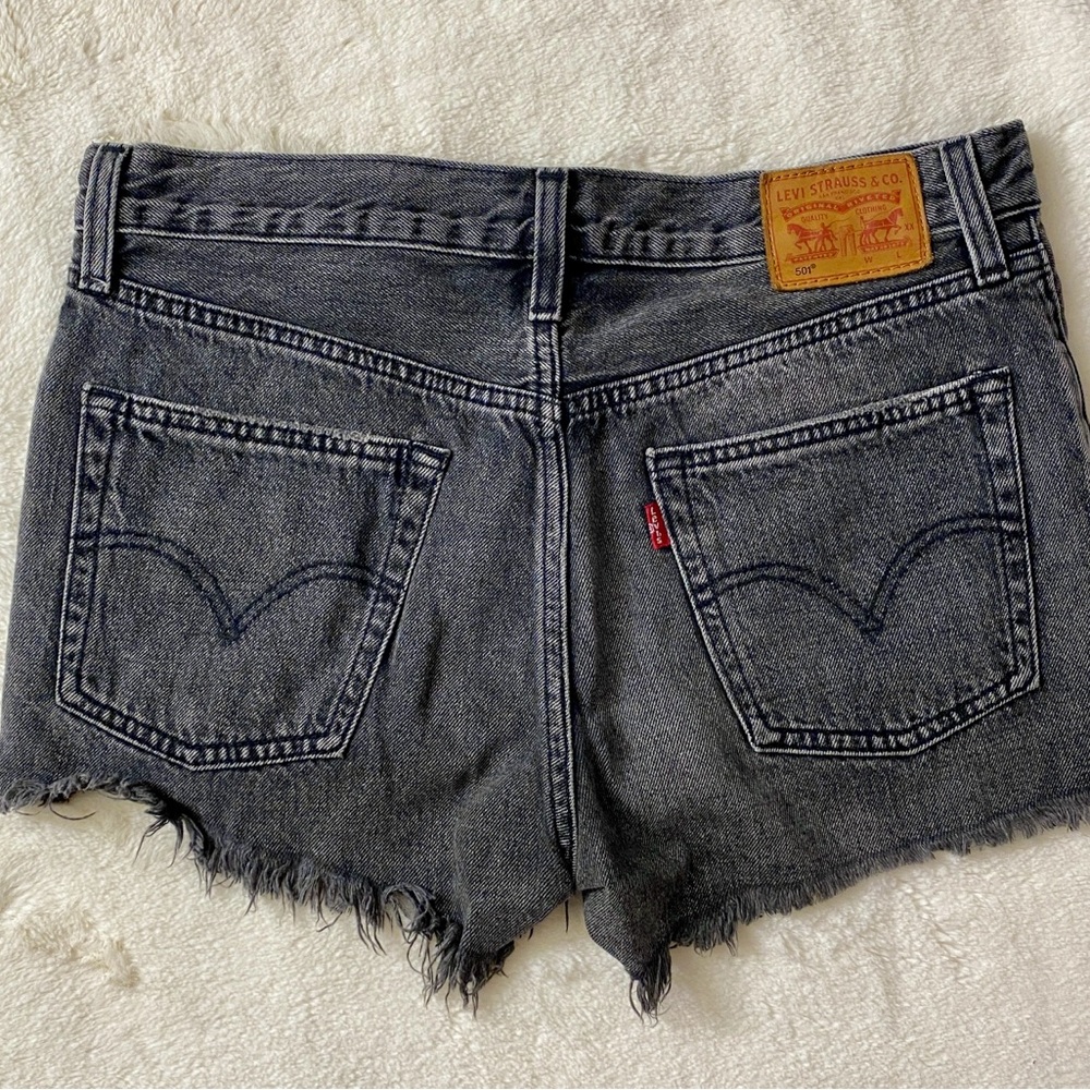 Levi’s Women's Black Denim Shorts - Picture 4 of 8